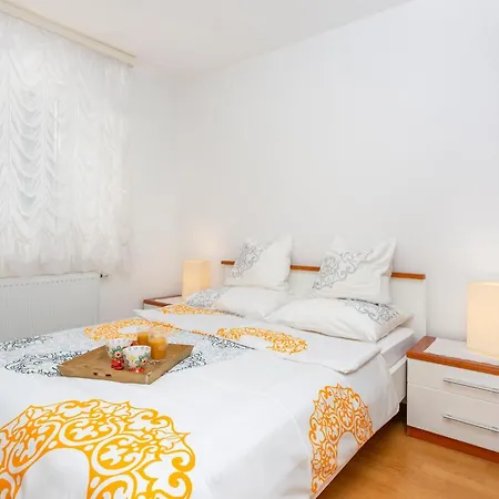 1 Bedroom Cozy In Apartment *