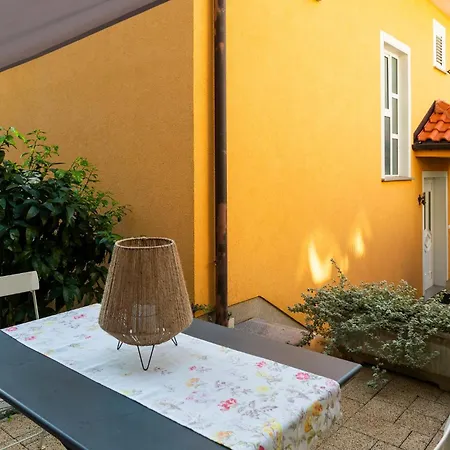 1 Bedroom Cozy In Apartment *